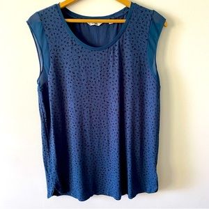 3/$30💚Reitmans dark blue and black print sleeveless top size medium